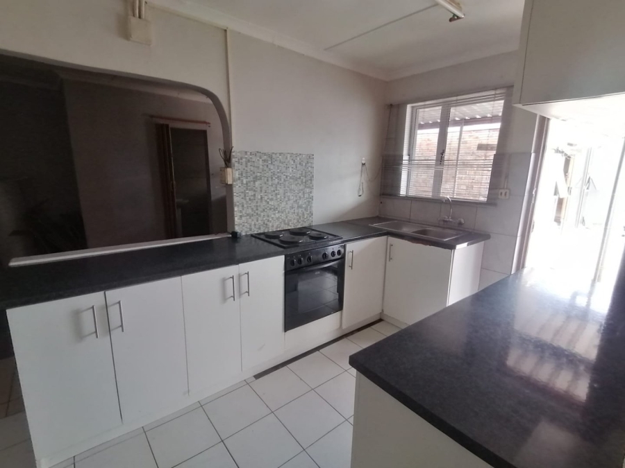 5 Bedroom Property for Sale in Lotus River Western Cape